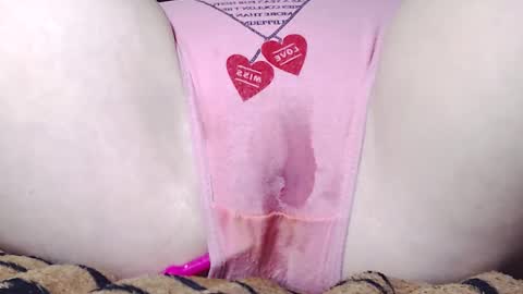 Snapshot of sweet_kitten25 chatting on February 2025 12:06:01 PM Kitten online show from February 2025 12:06:01 PM