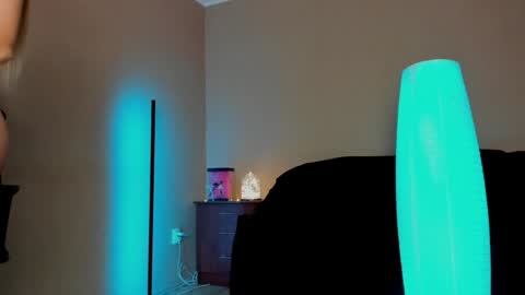 Jen online show from November 2025 06:24:02 AM