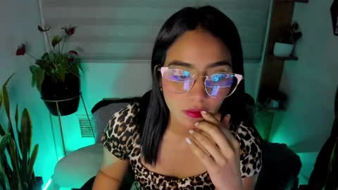 Snapshot of sweet_lina1 chatting on April 2026 01:00:02 AM Lina online show from April 2026 01:00:02 AM