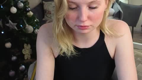 Snapshot of sweet_m1la chatting on January 2026 05:57:02 AM Mikki online show from January 2026 05:57:02 AM