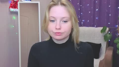 Snapshot of sweet_m1la chatting on January 2026 11:04:01 AM Mikki online show from January 2026 11:04:01 AM