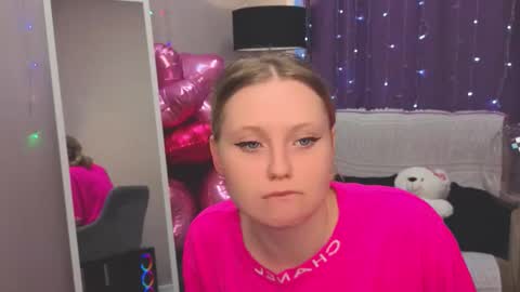 Snapshot of sweet_m1la chatting on February 2026 11:51:01 AM Mikki online show from February 2026 11:51:01 AM