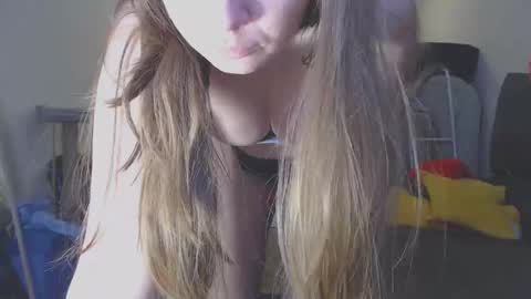 Snapshot of sweet_martinique chatting on November 2025 06:25:02 AM TexasPAWG101 online show from November 2025 06:25:02 AM