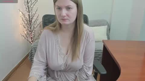 Snapshot of sweet_melody_of_ur_heart chatting on December 2025 11:32:01 PM Mila online show from December 2025 11:32:01 PM