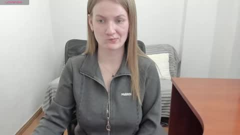 Snapshot of sweet_melody_of_ur_heart chatting on May 2026 06:03:01 PM Mila online show from May 2026 06:03:01 PM