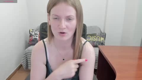 Snapshot of sweet_melody_of_ur_heart chatting on May 2026 06:02:01 PM Mila online show from May 2026 06:02:01 PM