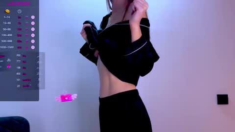 Snapshot of sweet_mia_91 chatting on November 2025 09:43:02 AM Mia online show from November 2025 09:43:02 AM
