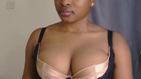 Snapshot of sweet_miah12 chatting on February 2026 10:47:02 AM Queen debby online show from February 2026 10:47:02 AM