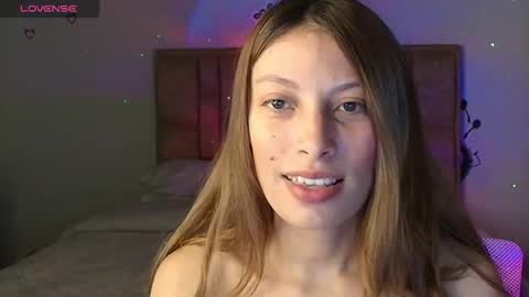 Snapshot of sweet_moon_v_ chatting on January 2026 01:44:01 AM sweet_moon_v_ online show from January 2026 01:44:01 AM