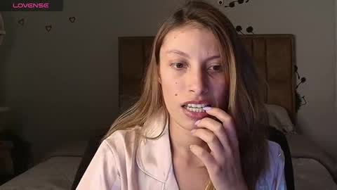 Snapshot of sweet_moon_v_ chatting on January 2026 02:59:01 AM sweet_moon_v_ online show from January 2026 02:59:01 AM