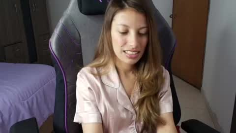 sweet_moon_v_ online show from July 2026 05:22:02 PM