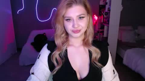 Snapshot of sweet_nicole_333 chatting on May 2026 03:08:02 PM sweet_nicole_333 online show from May 2026 03:08:02 PM