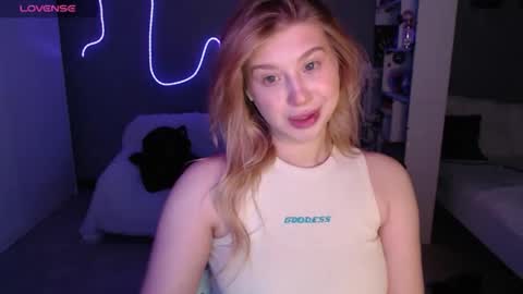 sweet_nicole_333 online show from June 2026 10:21:02 AM