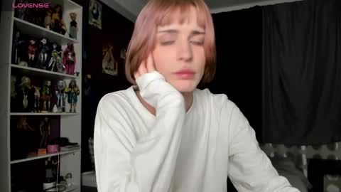 kira online show from April 2026 07:09:02 PM