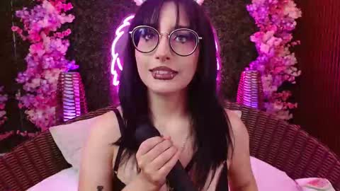 Roxanee online show from February 2026 01:09:02 PM