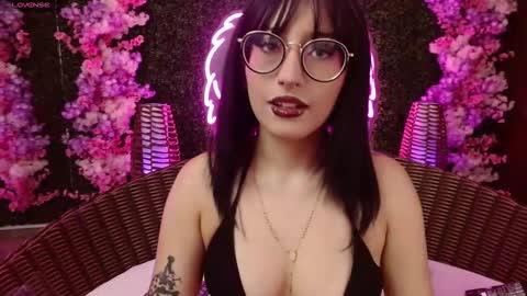 Roxanee online show from February 2026 01:54:01 PM