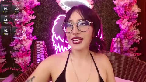 Roxanee online show from March 2026 09:00:01 PM