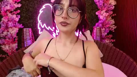 Roxanee online show from March 2026 08:37:02 PM