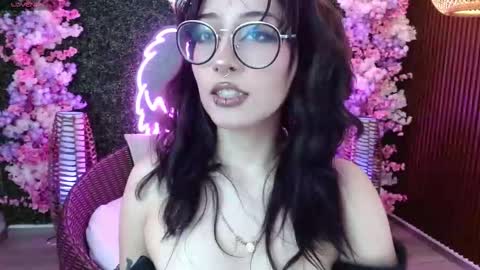 Roxanee online show from March 2026 09:25:01 PM
