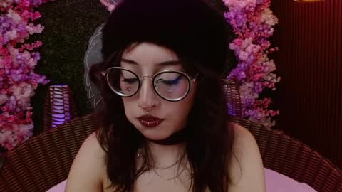 Roxanee online show from May 2026 08:58:01 PM