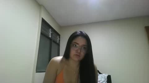 Snapshot of sweet_shadow20 chatting on October 2025 05:11:02 AM Mari online show from October 2025 05:11:02 AM