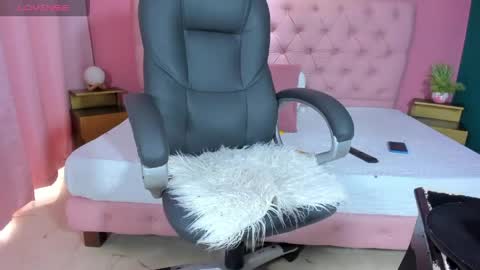 Yeileen online show from May 2026 08:48:02 PM