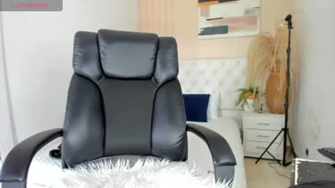 Yeileen online show from July 2026 07:08:02 PM