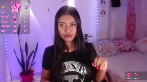 Snapshot of sweet_susy999 chatting on December 2025 01:43:02 AM susy 222 online show from December 2025 01:43:02 AM