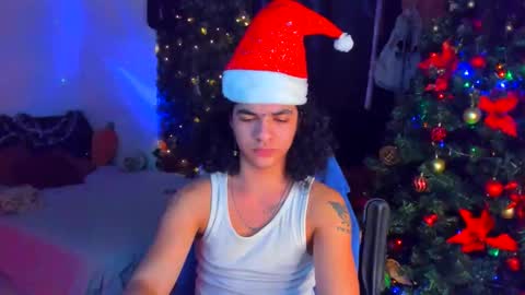 Steven independent model online show from December 2025 12:21:02 PM