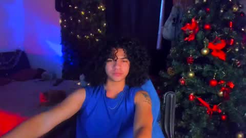 Steven independent model online show from December 2025 12:23:02 PM