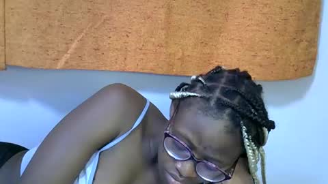 Snapshot of sweet_zarah chatting on February 2026 01:01:02 AM sweet_zarah online show from February 2026 01:01:02 AM