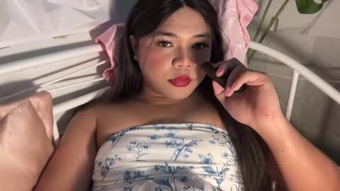 Snapshot of sweetasian_leith20 chatting on March 2026 06:33:01 PM Leith Madrigal online show from March 2026 06:33:01 PM