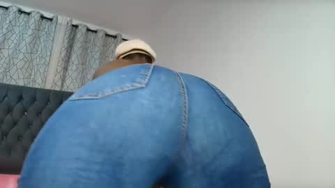 Snapshot of sweetbigass318797 chatting on June 2026 12:01:02 AM Sweetbigass online show from June 2026 12:01:02 AM