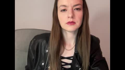 Snapshot of sweetbluebirds chatting on April 2026 07:20:02 PM SweetBlueBirds online show from April 2026 07:20:02 PM