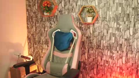 Salom independent model online show from July 2026 06:43:02 PM