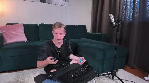Snapshot of sweetboyalexx chatting on June 2026 09:25:01 AM your Alex online show from June 2026 09:25:01 AM