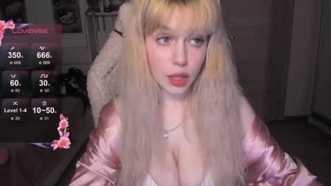 Snapshot of sweetcheecksmolly chatting on February 2025 02:55:02 PM Lisa online show from February 2025 02:55:02 PM