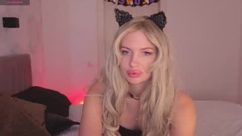 Snapshot of sweetcherryblonde chatting on November 2025 08:27:02 AM Barbie online show from November 2025 08:27:02 AM