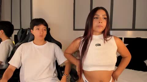 Eva Short hair girl  - Victoria Long red hair online show from September 2025 03:10:02 AM