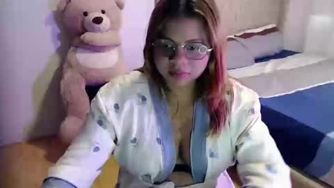 Snapshot of sweetcristalh chatting on October 2025 06:41:02 PM Cristal online show from October 2025 06:41:02 PM