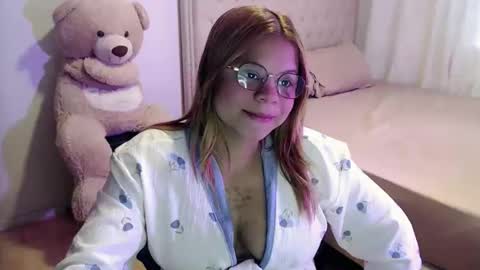 Snapshot of sweetcristalh chatting on October 2025 08:33:02 PM Cristal online show from October 2025 08:33:02 PM