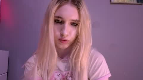 sweetcrystalll online show from August 2026 12:31:01 AM