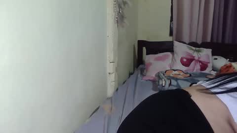 Snapshot of sweetgal_mica chatting on May 2026 01:06:01 PM sweetgal_mica online show from May 2026 01:06:01 PM