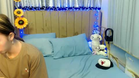 sweetgirl_daphne online show from June 2026 12:07:02 PM