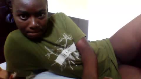 sweetgurl05 online show from June 2026 07:01:02 AM