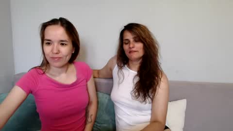 Alina and Mia online show from June 2026 09:47:01 AM