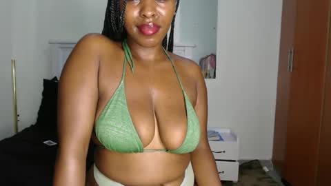 Snapshot of sweetice_01 chatting on April 2026 04:28:02 AM euny online show from April 2026 04:28:02 AM