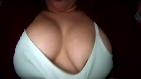 Snapshot of sweetie__annie chatting on February 2025 04:58:02 AM Ana Mara i cant Make noise My family is here online show from February 2025 04:58:02 AM