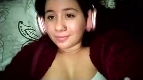 Snapshot of sweetie__annie chatting on February 2025 06:44:02 AM Ana Mara i cant Make noise My family is here online show from February 2025 06:44:02 AM