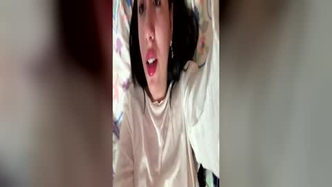 Snapshot of sweetie__annie chatting on June 2026 04:21:02 AM Ana Mara i cant Make noise My family is here online show from June 2026 04:21:02 AM